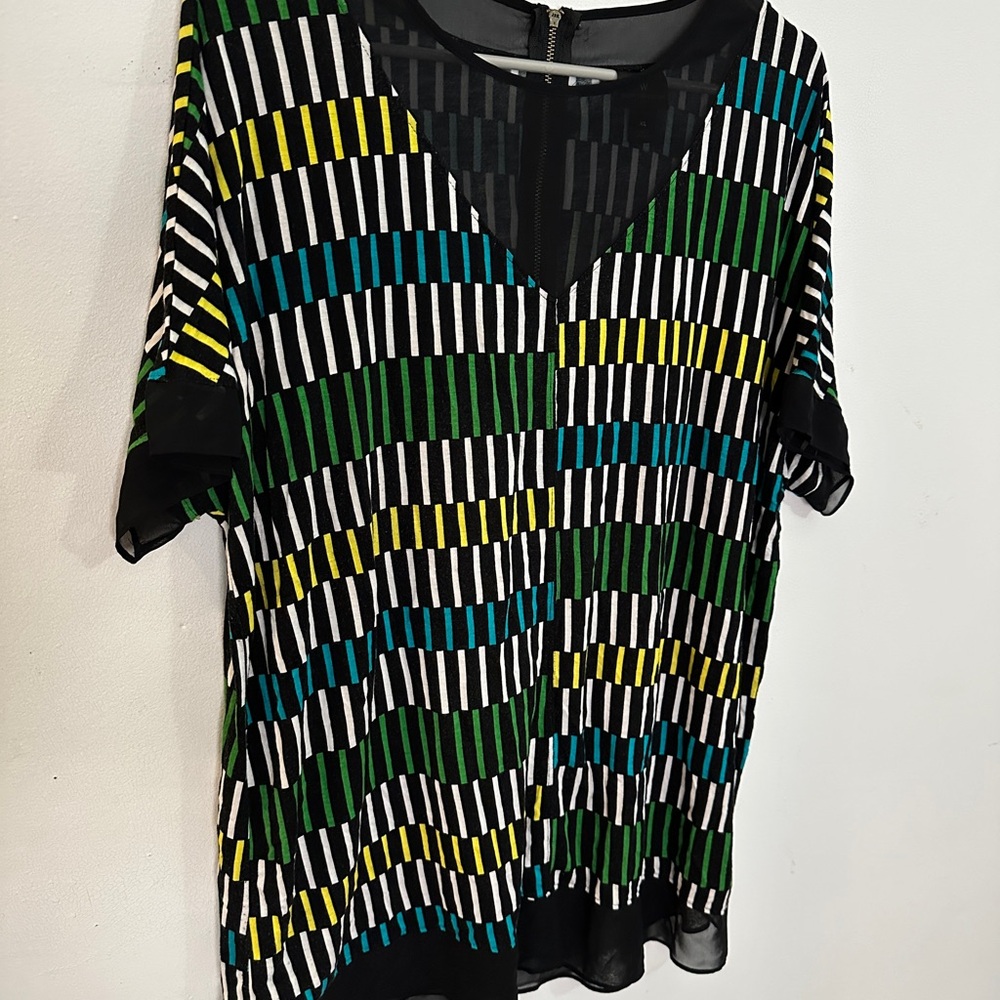 Women's Short Sleeve V-Neck Stripe Pattern Top in Black and Multi